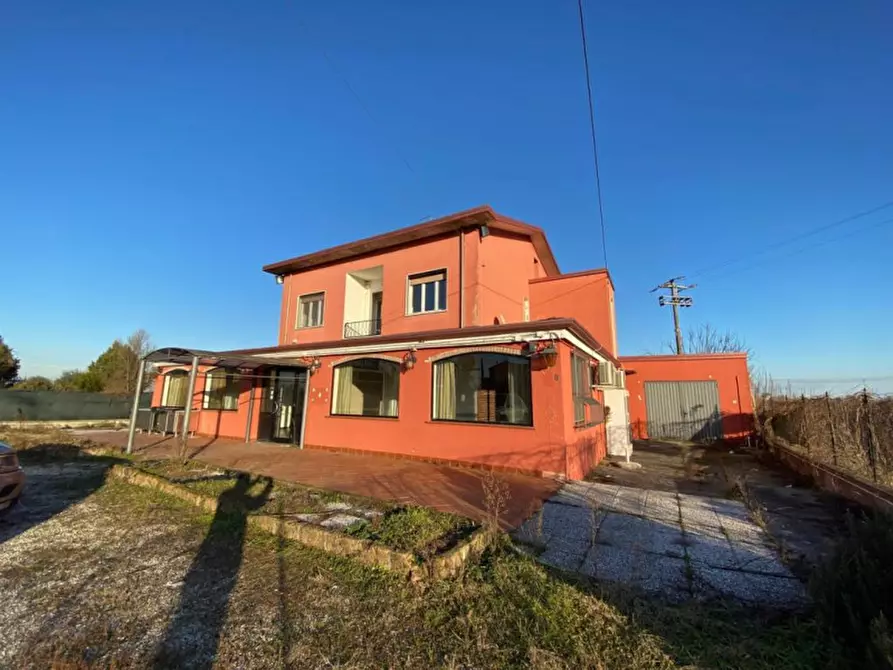 Immagine 1 di Palazzo in vendita  in Strada Statale 62 Nord a Roverbella