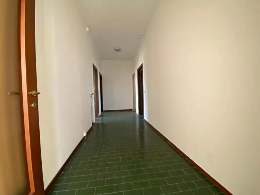 Immagine 2 di Palazzo in vendita  in Strada Statale 62 Nord a Roverbella