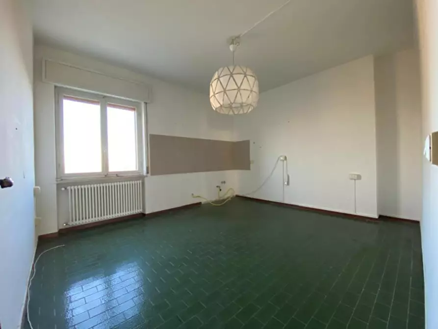 Immagine 3 di Palazzo in vendita  in Strada Statale 62 Nord a Roverbella