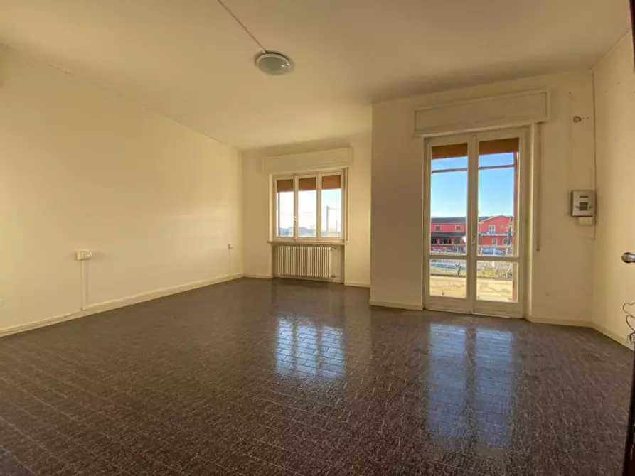 Immagine 4 di Palazzo in vendita  in Strada Statale 62 Nord a Roverbella
