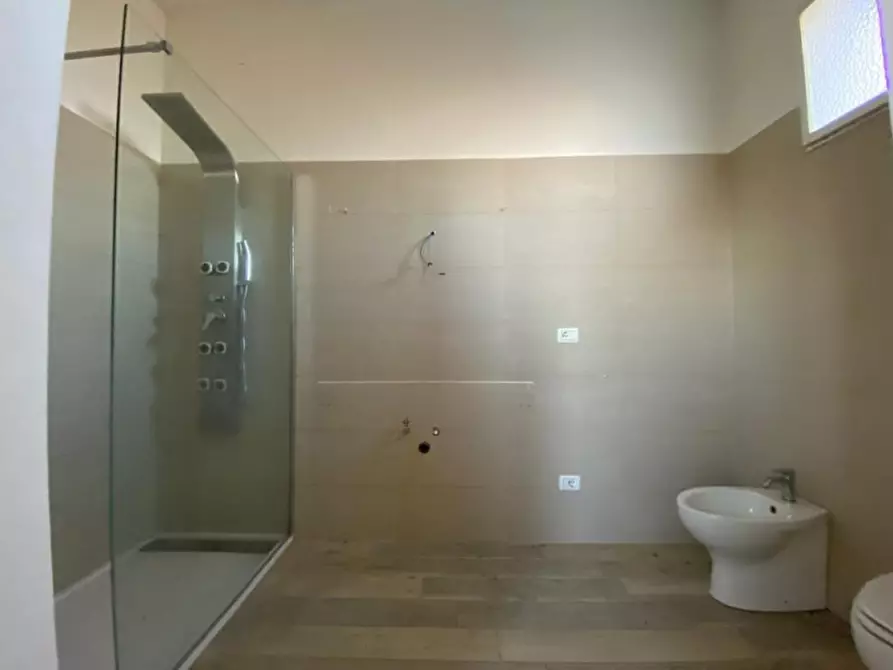 Immagine 5 di Palazzo in vendita  in Strada Statale 62 Nord a Roverbella