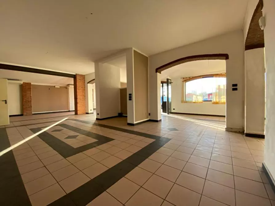Immagine 11 di Palazzo in vendita  in Strada Statale 62 Nord a Roverbella