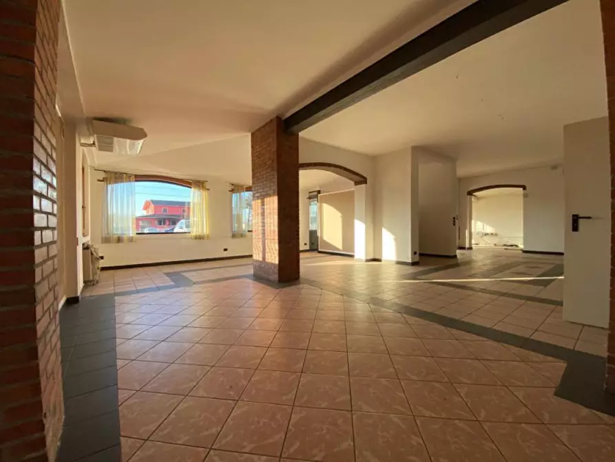 Immagine 13 di Palazzo in vendita  in Strada Statale 62 Nord a Roverbella
