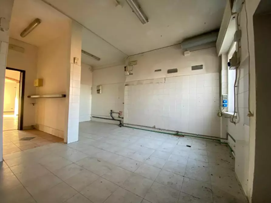 Immagine 18 di Palazzo in vendita  in Strada Statale 62 Nord a Roverbella
