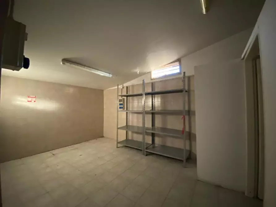 Immagine 19 di Palazzo in vendita  in Strada Statale 62 Nord a Roverbella