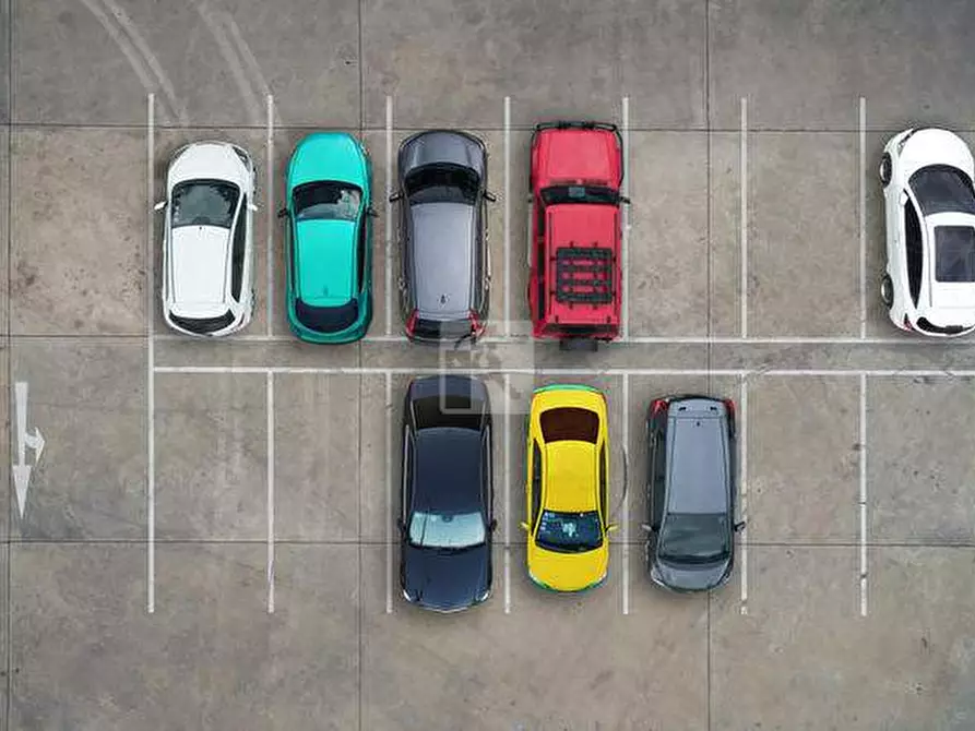 Immagine 1 di Posto auto in vendita  in Via martini a Riva Del Garda