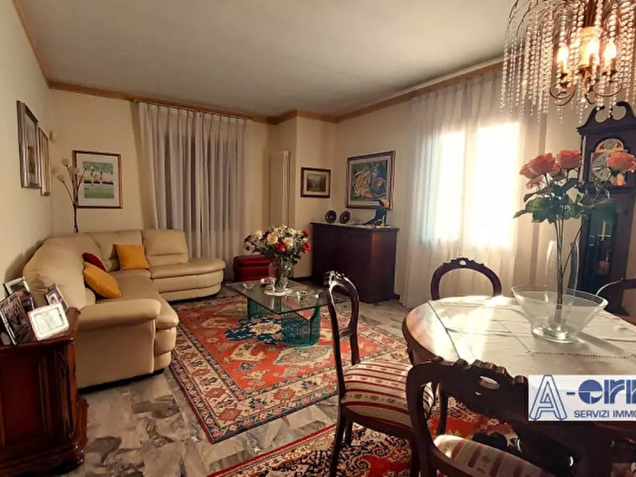 Immagine 1 di Casa indipendente in vendita  in via  due giugno a Romano D'ezzelino