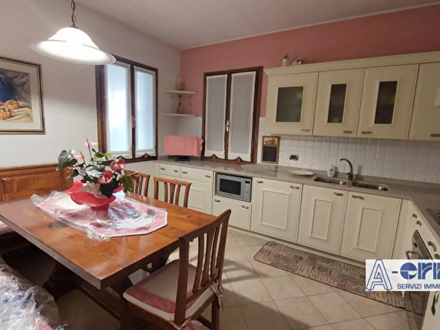 Immagine 4 di Casa indipendente in vendita  in via  due giugno a Romano D'ezzelino