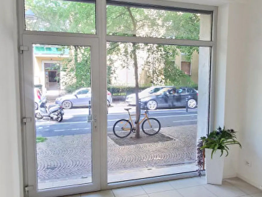 Immagine 2 di Negozio in vendita  in via dalmazia a Bolzano