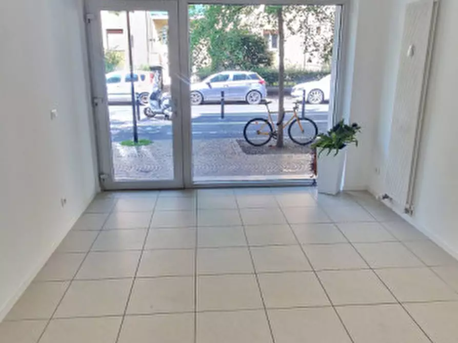 Immagine 3 di Negozio in vendita  in via dalmazia a Bolzano