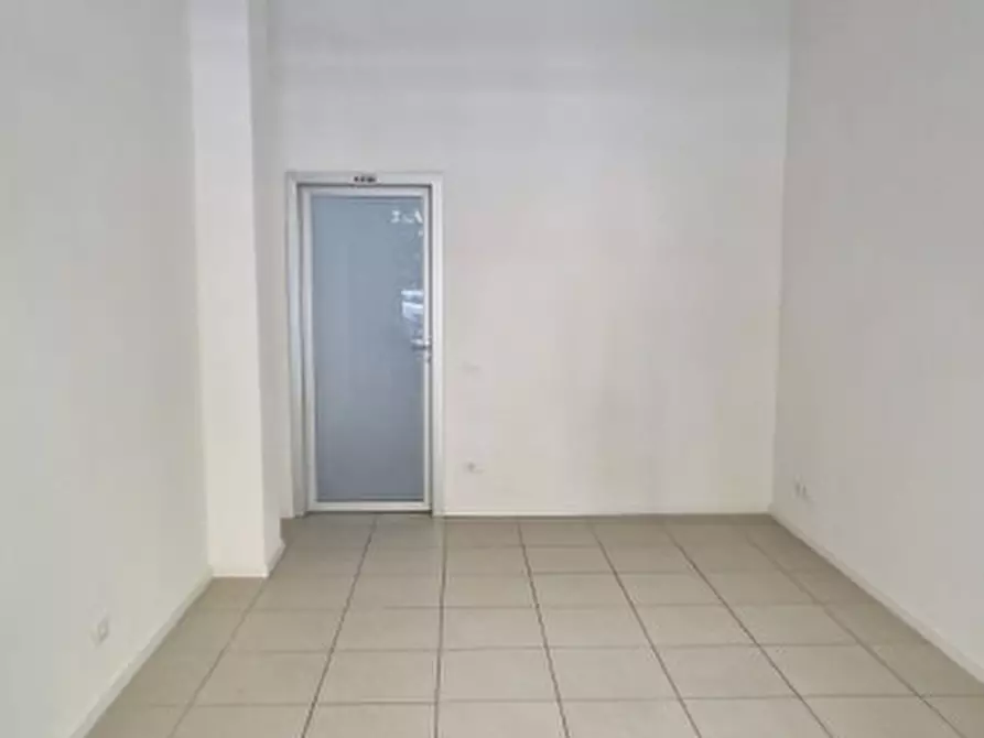 Immagine 4 di Negozio in vendita  in via dalmazia a Bolzano