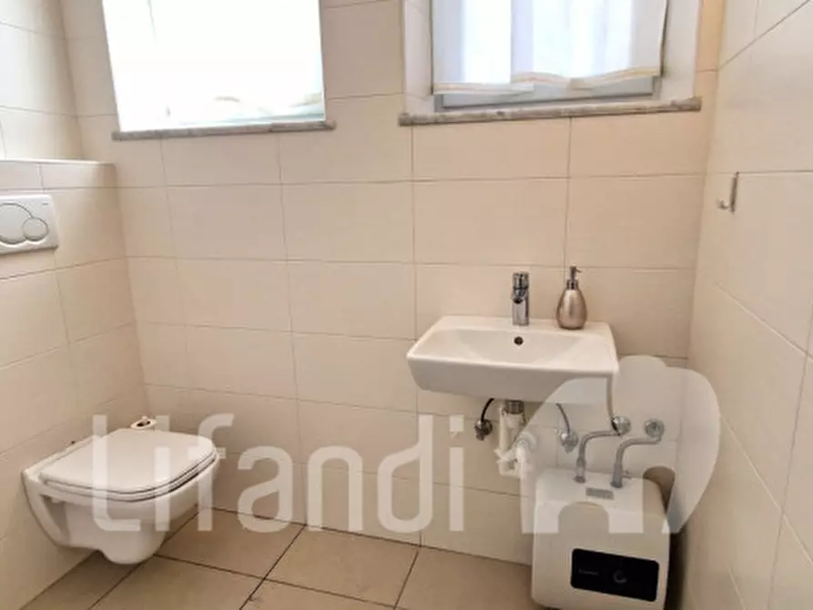 Immagine 8 di Negozio in vendita  in via dalmazia a Bolzano