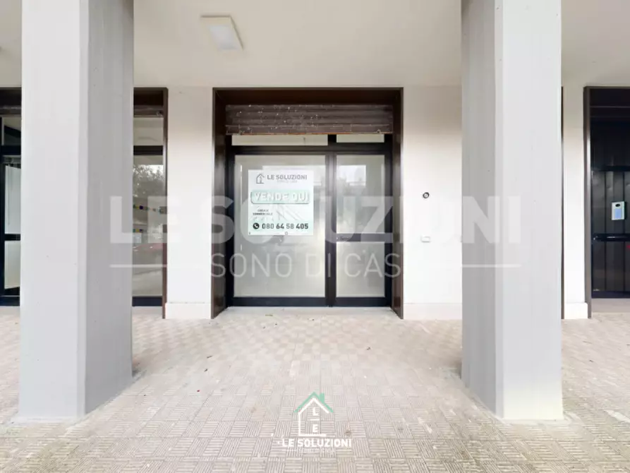 Immagine 2 di Negozio in vendita  in via giacomo puccini 35-37-39-41 a Putignano