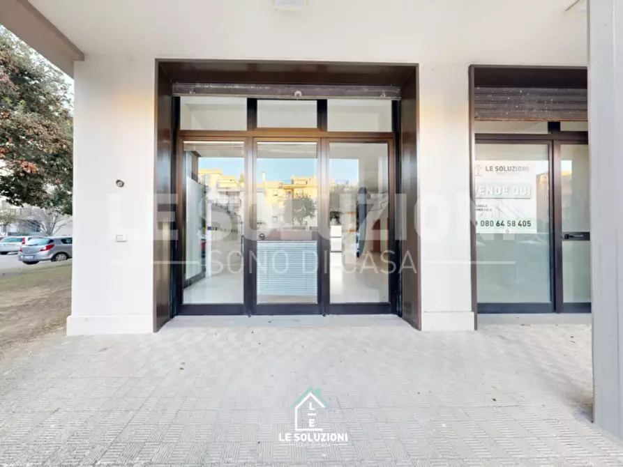 Immagine 3 di Negozio in vendita  in via giacomo puccini 35-37-39-41 a Putignano