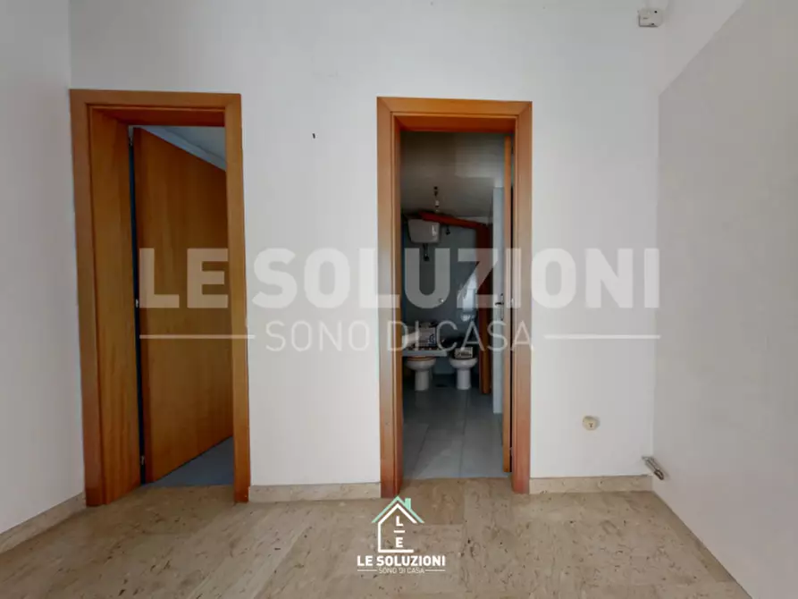 Immagine 7 di Negozio in vendita  in via giacomo puccini 35-37-39-41 a Putignano