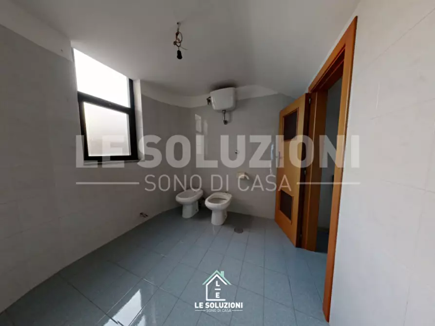 Immagine 8 di Negozio in vendita  in via giacomo puccini 35-37-39-41 a Putignano