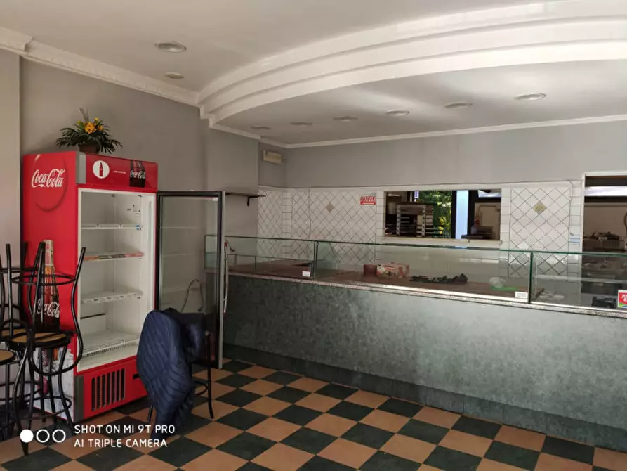 Immagine 10 di Negozio in vendita  in Viale Indro Montanelli a Roma