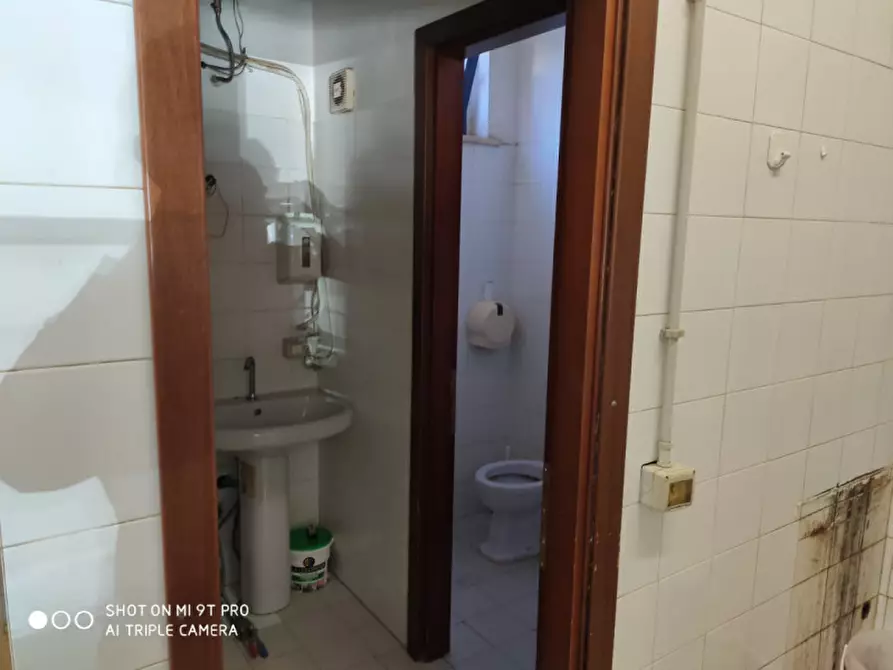 Immagine 11 di Negozio in vendita  in Viale Indro Montanelli a Roma