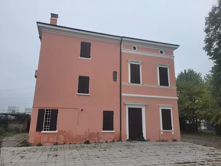 Immagine 1 di Negozio in vendita  a Fiorano Modenese