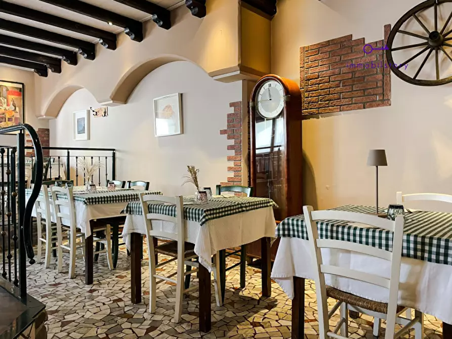 Immagine 1 di Attività commerciale in vendita  a Padova