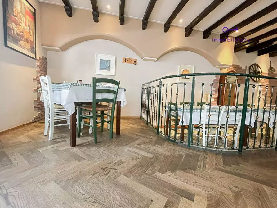 Immagine 4 di Attività commerciale in vendita  a Padova