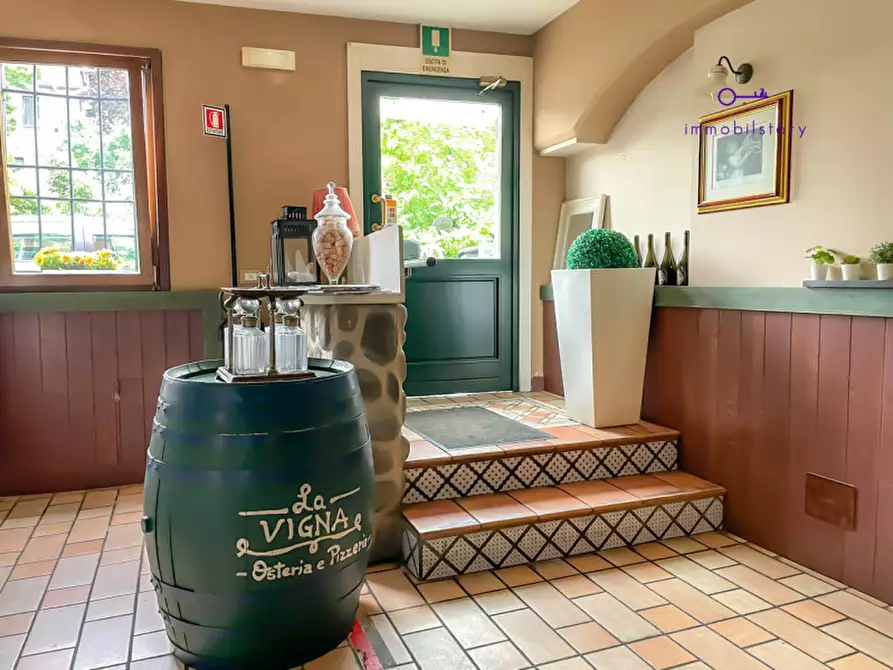 Immagine 8 di Attività commerciale in vendita  a Padova