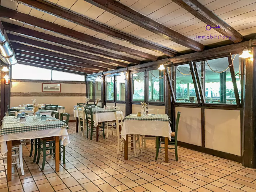 Immagine 9 di Attività commerciale in vendita  a Padova