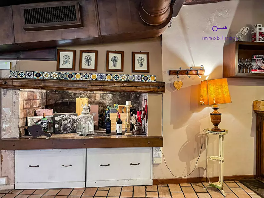 Immagine 10 di Attività commerciale in vendita  a Padova