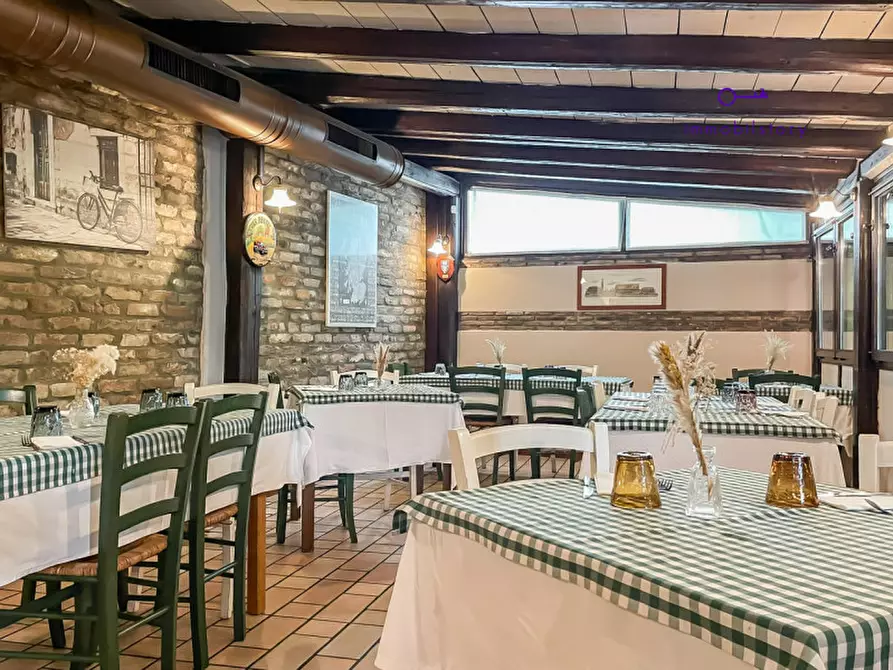 Immagine 11 di Attività commerciale in vendita  a Padova