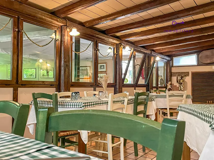 Immagine 12 di Attività commerciale in vendita  a Padova