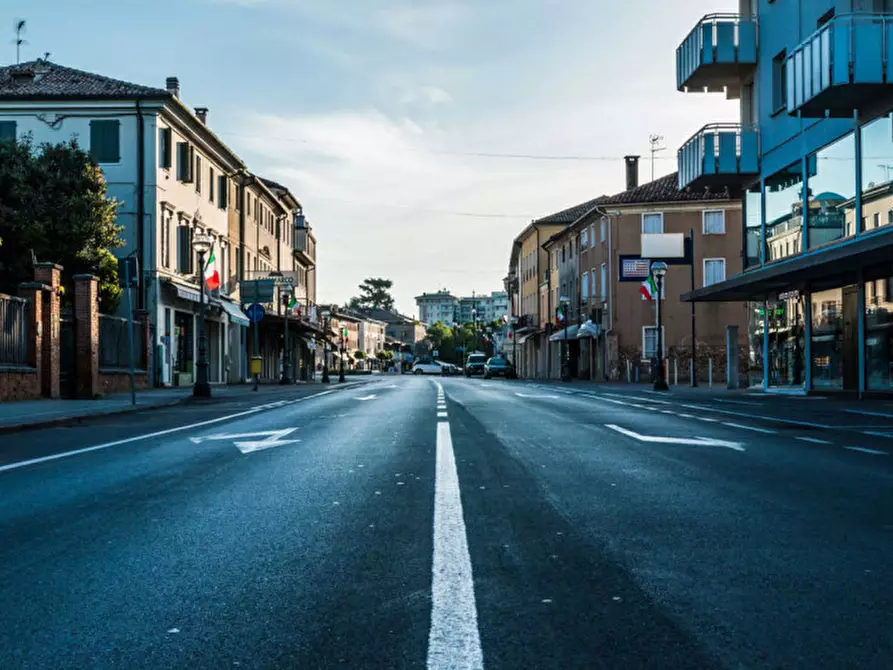 Immagine 11 di Negozio in vendita  a Montebelluna