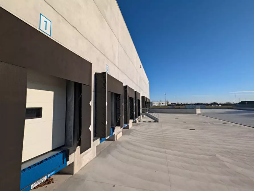 Immagine 2 di Capannone industriale in vendita  in Via San Pio X a Castelfranco Veneto