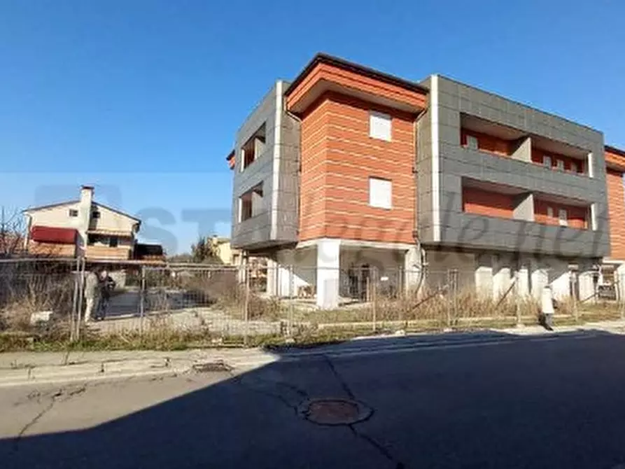 Immagine 2 di Palazzo in vendita  in VIA G. MARCONI a Porto Viro