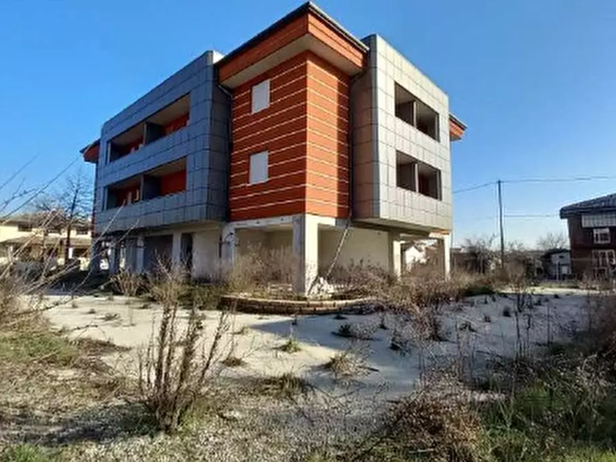 Immagine 3 di Palazzo in vendita  in VIA G. MARCONI a Porto Viro