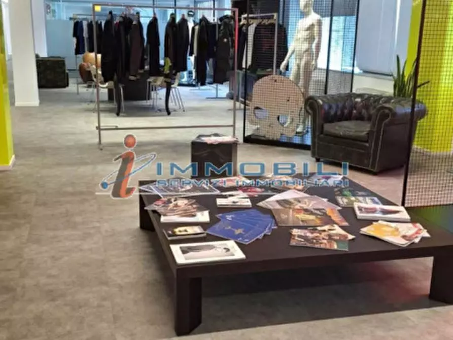 Immagine 18 di Ufficio in affitto  in VIALE MONZA a Milano