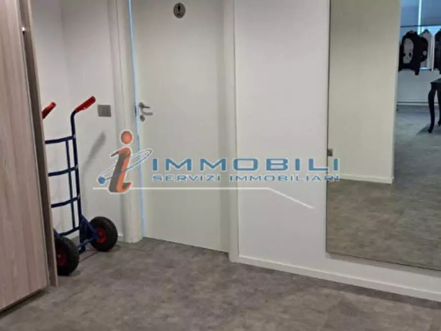 Immagine 21 di Ufficio in affitto  in VIALE MONZA a Milano