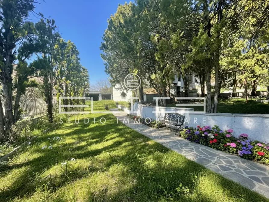 Immagine 11 di Villa in vendita  in CANDIA a Ancona