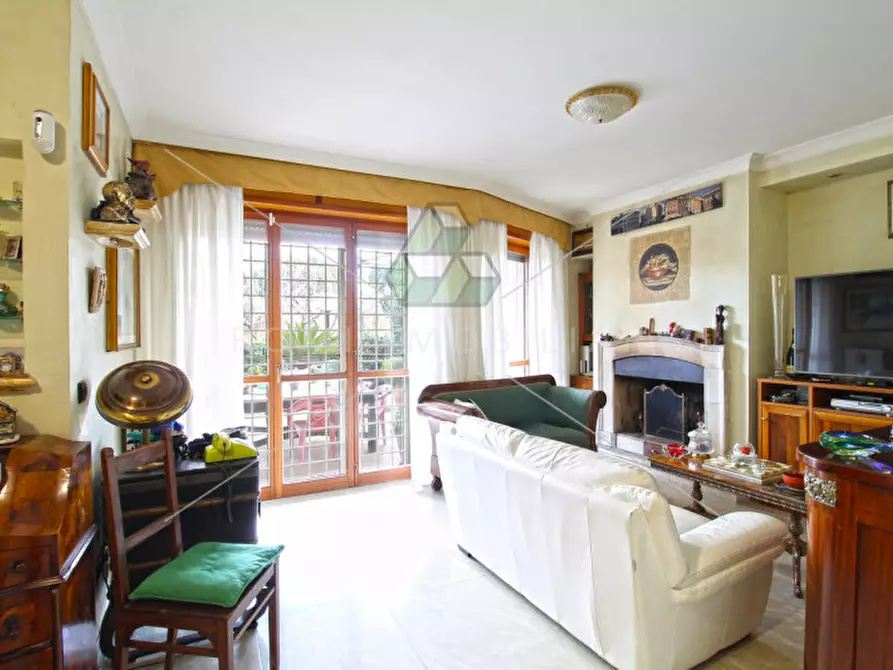 Immagine 2 di Appartamento in vendita  in Via Louis da Guerre- Via Della Fotografia a Roma