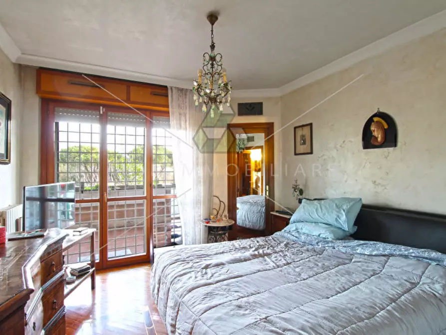 Immagine 8 di Appartamento in vendita  in Via Louis da Guerre- Via Della Fotografia a Roma