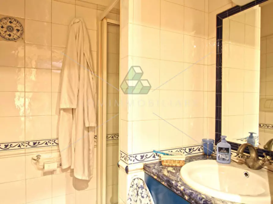 Immagine 13 di Appartamento in vendita  in Via Louis da Guerre- Via Della Fotografia a Roma