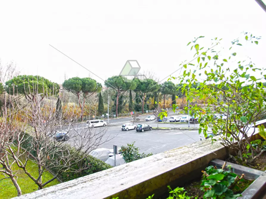 Immagine 18 di Appartamento in vendita  in Via Louis da Guerre- Via Della Fotografia a Roma