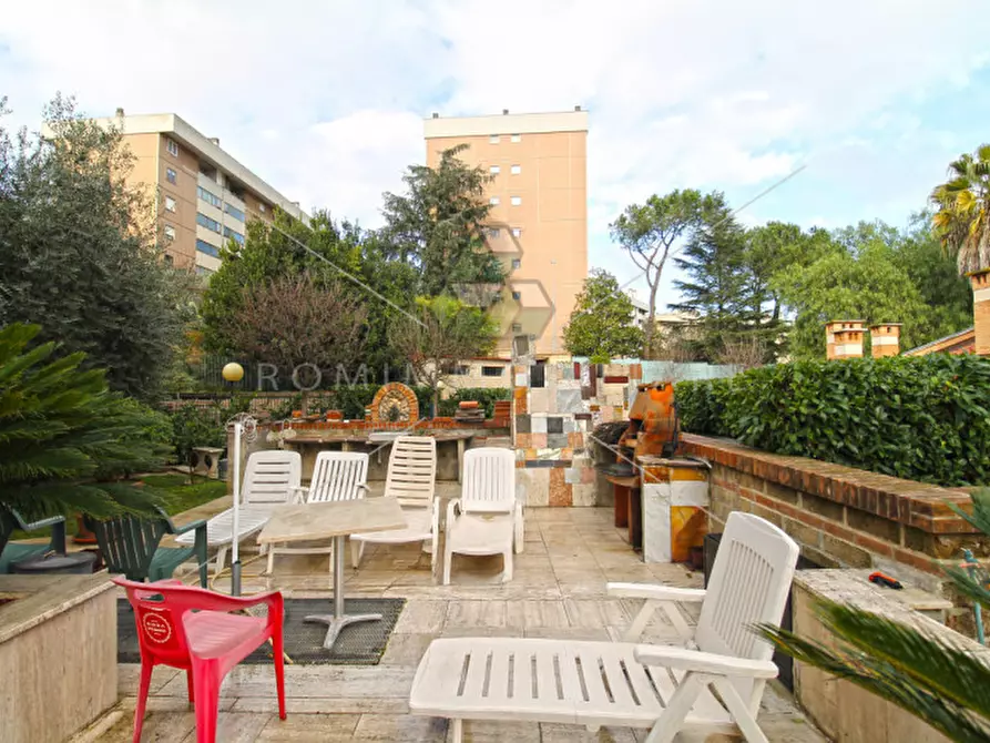 Immagine 21 di Appartamento in vendita  in Via Louis da Guerre- Via Della Fotografia a Roma