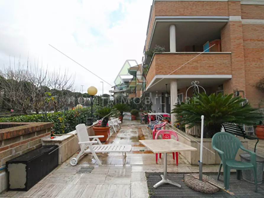 Immagine 24 di Appartamento in vendita  in Via Louis da Guerre- Via Della Fotografia a Roma