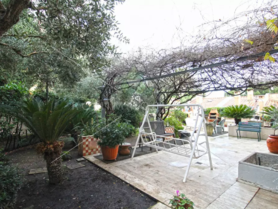 Immagine 26 di Appartamento in vendita  in Via Louis da Guerre- Via Della Fotografia a Roma