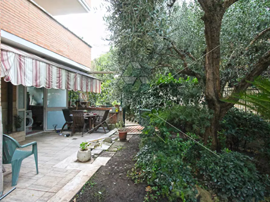 Immagine 27 di Appartamento in vendita  in Via Louis da Guerre- Via Della Fotografia a Roma