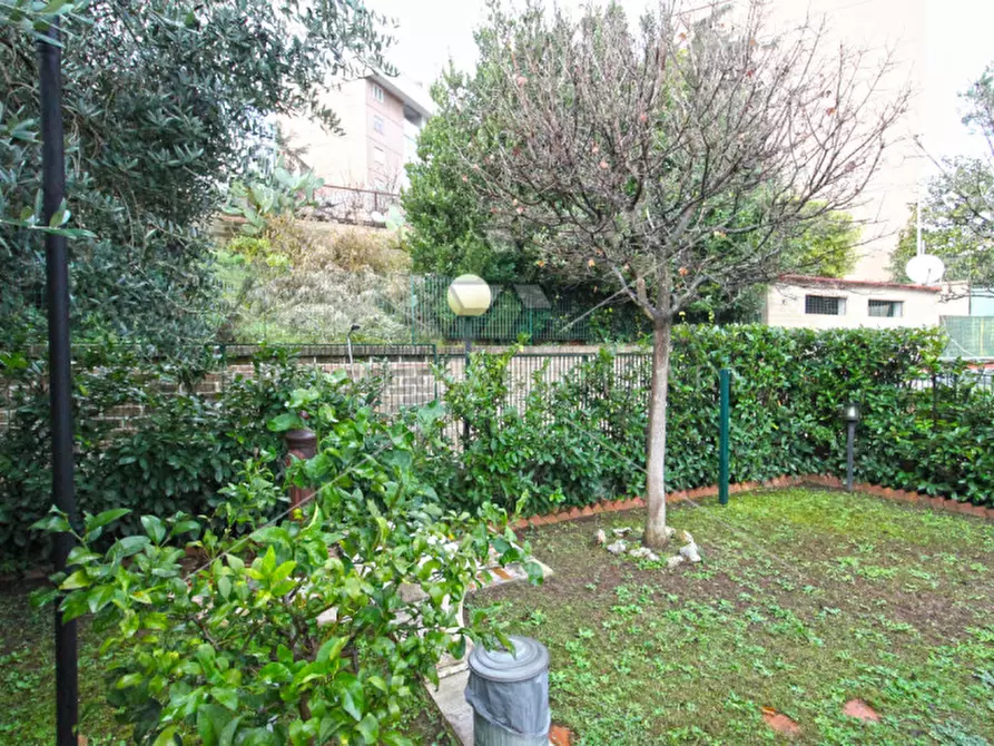 Immagine 28 di Appartamento in vendita  in Via Louis da Guerre- Via Della Fotografia a Roma