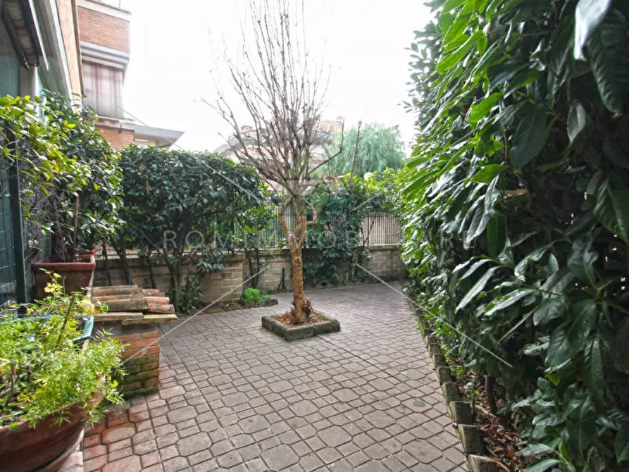 Immagine 29 di Appartamento in vendita  in Via Louis da Guerre- Via Della Fotografia a Roma