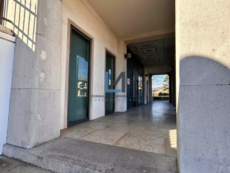 Immagine 15 di Ufficio in vendita  a Volpago Del Montello