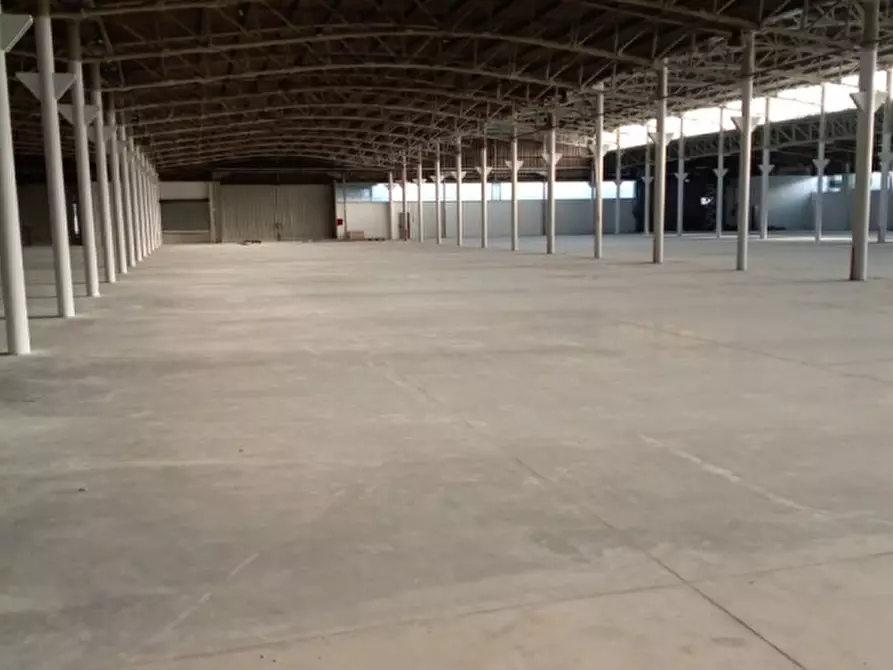 Immagine 23 di Capannone industriale in affitto  in Via Monte D'Oro a Pomezia