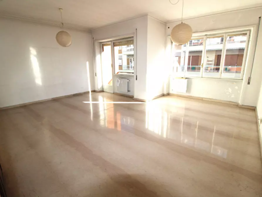 Immagine 2 di Appartamento in vendita  in Via Attilio Friggeri a Roma